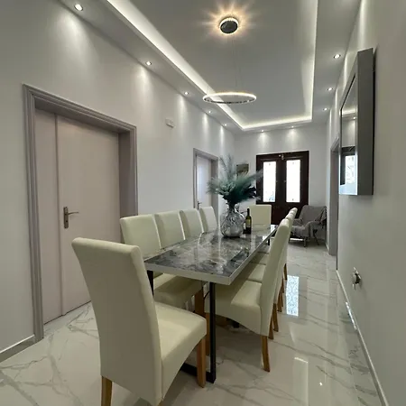 Center House Rhodes City