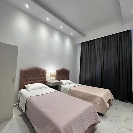 Center House * Rhodes City