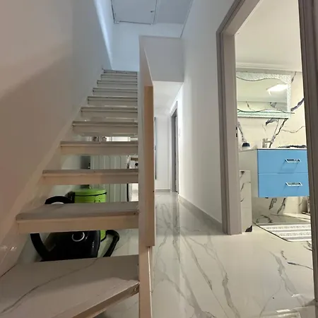 Daire Center House *