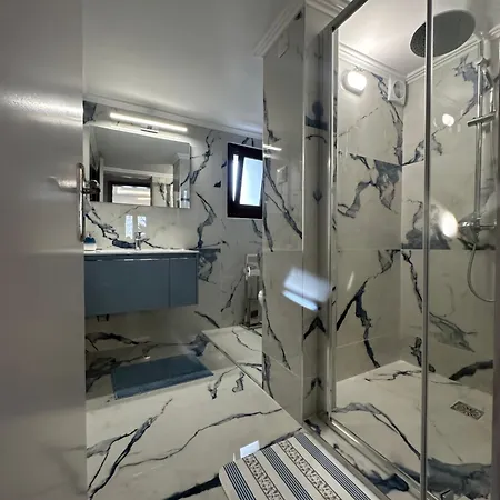 Daire Center House *